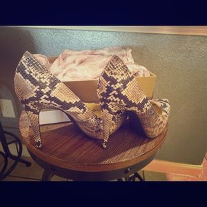 Jessica Simpson Parisah pump heel